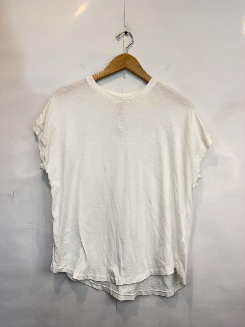 Le Bon Shoppe Women's Ease Tee in White Size Medium Dolman Sleeve 100% Cotton